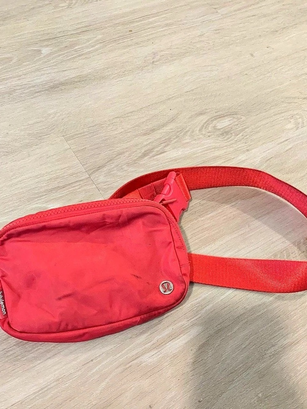 lululemon Everywhere Belt Bag Crossbody in hot pink